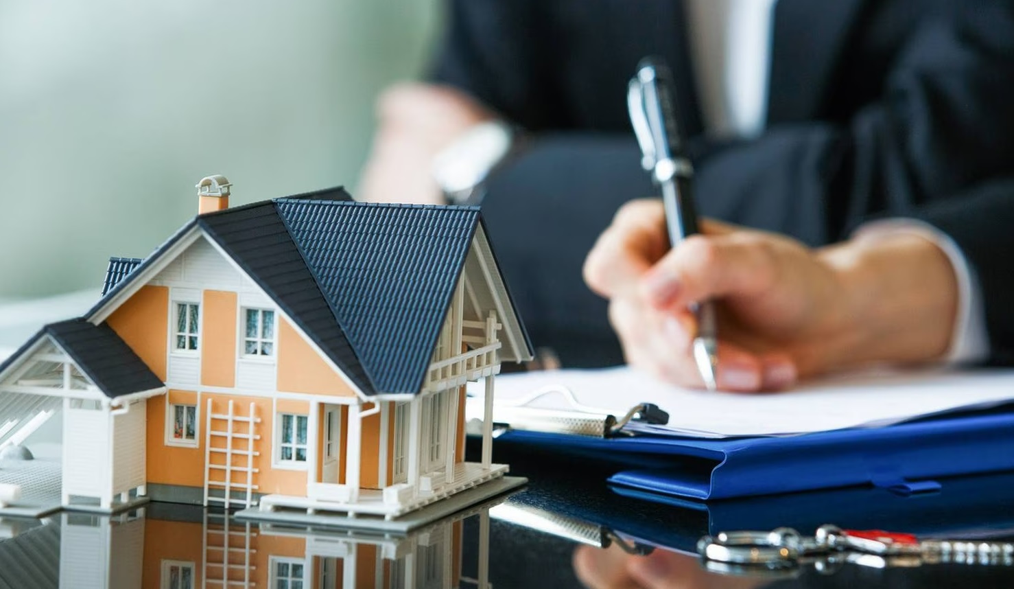 по будівництву